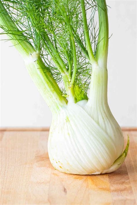 Pop Star Lorde Smokes Weed Out of DIY Fennel Bulb Bong in.